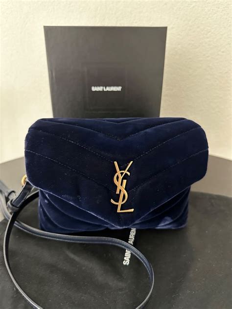 ysl handtasche samt|Saint Laurent .